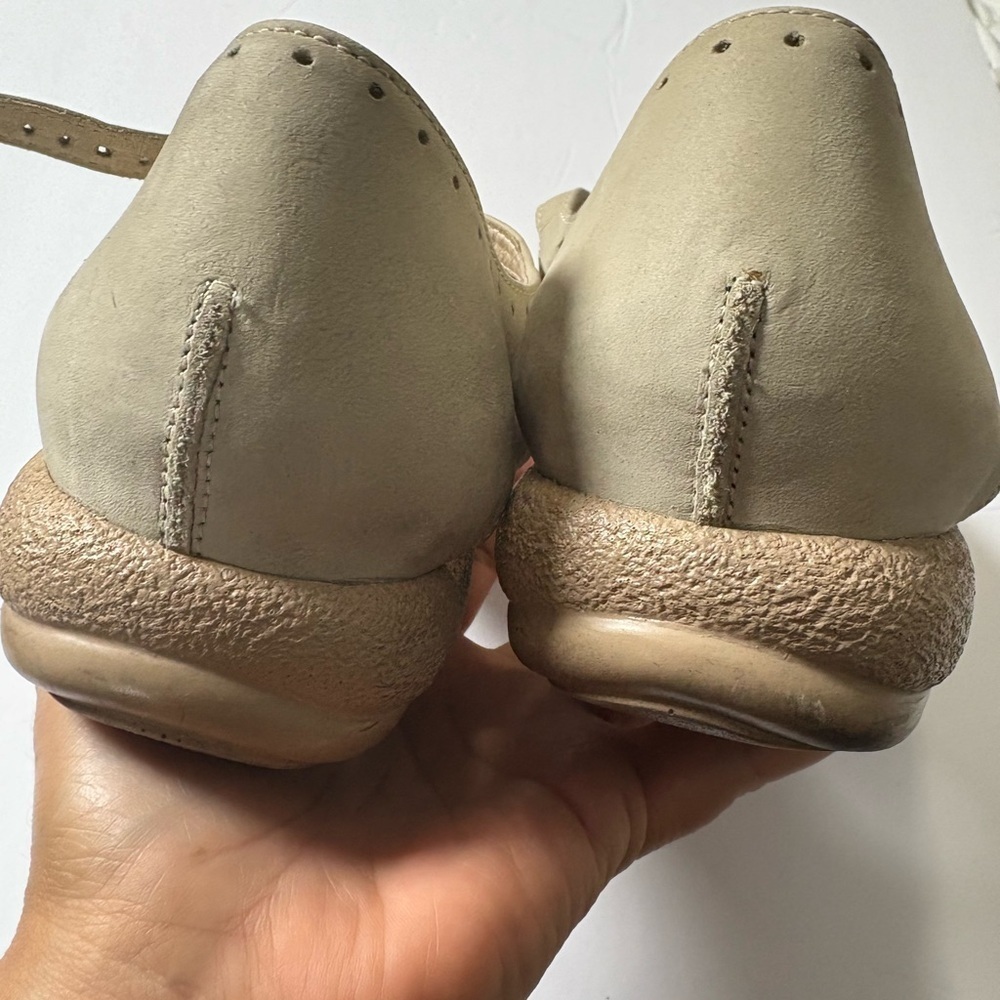 Dansko Mary Janes in Taupe Mushroom Color. Nubuck Leather, Rubber Sole. 9.5-10‎ - Picture 4 of 14